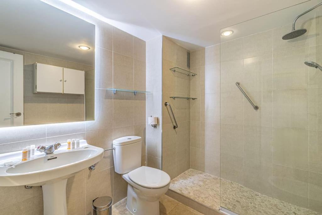 Luxury Beachfront Penthouse In Marbella: Seaviews Apartament Marbella