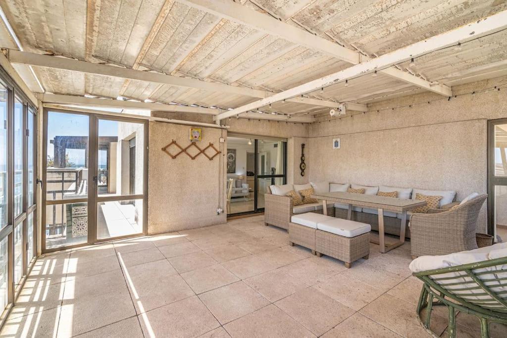 Luxury Beachfront Penthouse In Marbella: Seaviews Apartment *